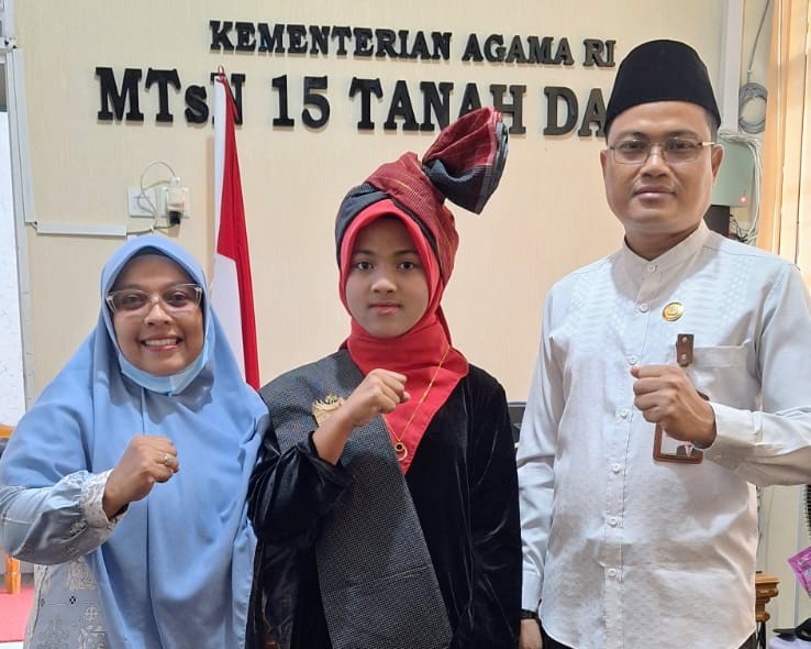Kepala Madrasah MTsN 15 Tanah Datar Utus Tim Volly Putra dan Penyanyi Solo ke Ajang “Beat a Ball and Sing a Song” SMKN 1 Batusangkar