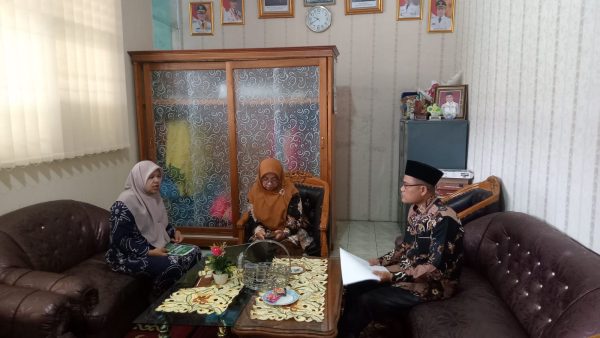 Tingkatkan Mutu PBM, Pengawas Madrasah Gelar Bimbingan Rutin di MTsN 15 Tanah Datar