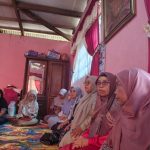 Wujud Kepedulian, Keluarga Besar MTsN 15 Tanah Datar Takziah ke Rumah Duka Orang Tua Siswa