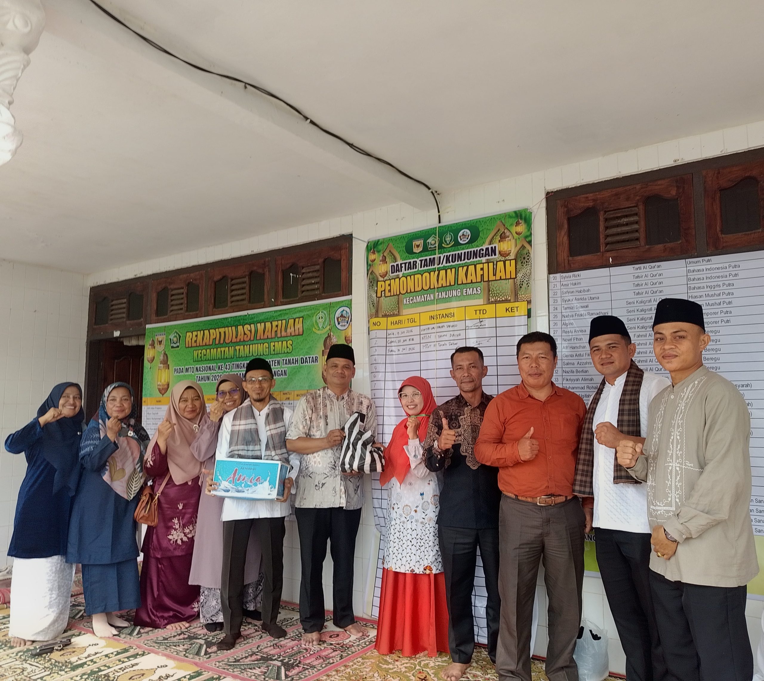Perkuat Semangat Juang MTQ Nasional Ke 43, Keluarga Besar MTsN 15 Tanah Datar Sambangi Posko Kafilah Kecamatan Tanjung Emas