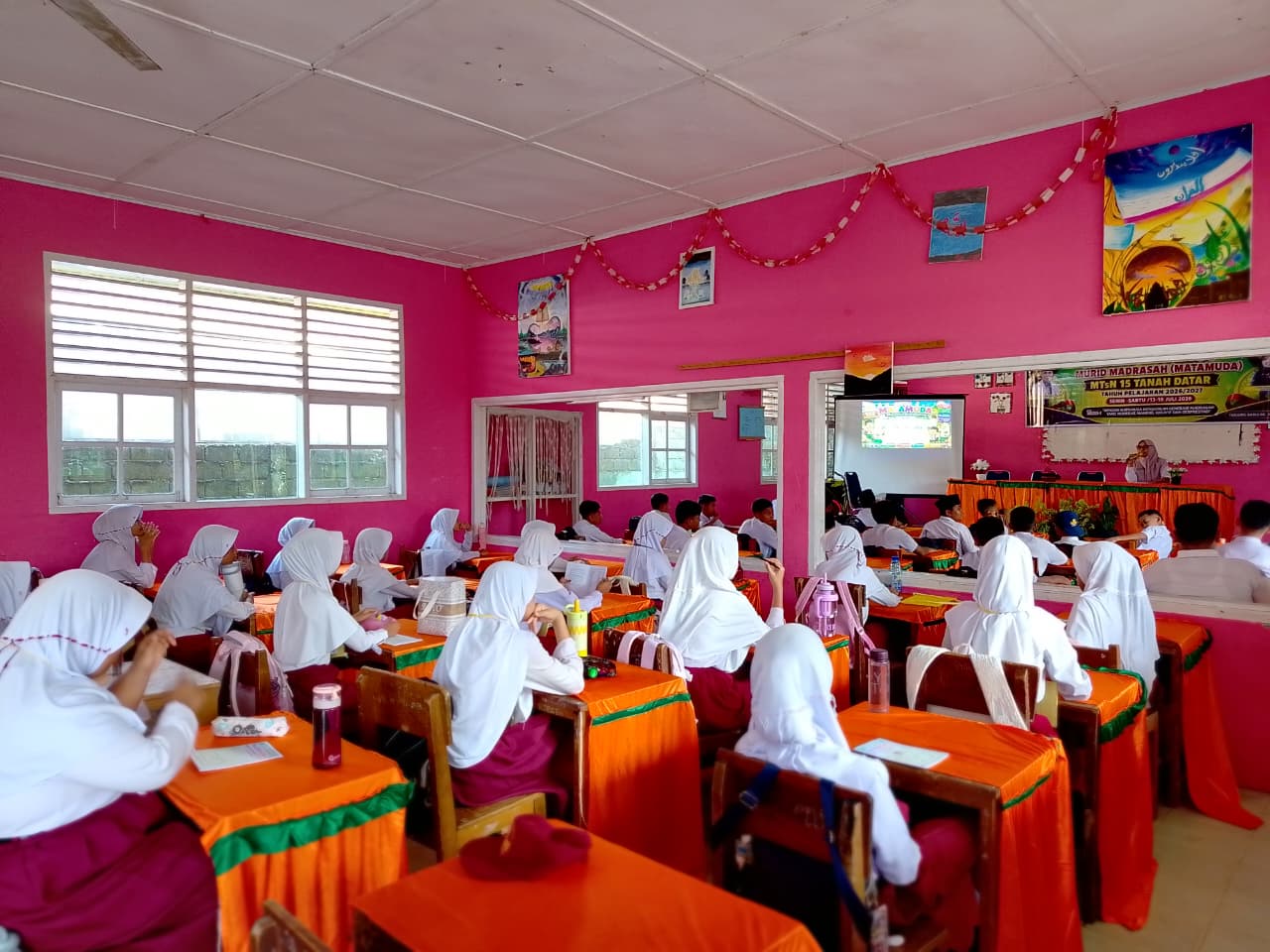 Semangat Hari Kedua MATAMUDA: MTsN 15 Tanah Datar Fokus pada Pembentukan Karakter dan Pengenalan Lingkungan