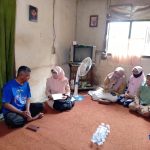 Wujud Kepedulian Sesama, Keluarga Besar MTsN 15 Tanah Datar Salurkan Bantuan Kepada Wali Murid yang Tertimpa Musibah