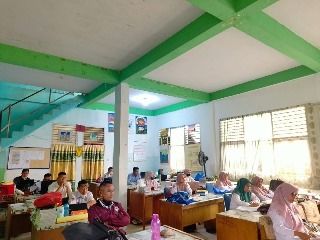 MTsN 15 Tanah Datar Gelar Rapat Darurat: Terkait Peralihan Proses “Pembelajaran Jarak Jauh” Akibat Kabut Asap Pekat