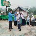 Pagi Penuh Kehangatan di MTsN 15 Tanah Datar: Kepala Madrasah dan Majelis Guru Sambut Siswa dengan Senyum dan Sapa