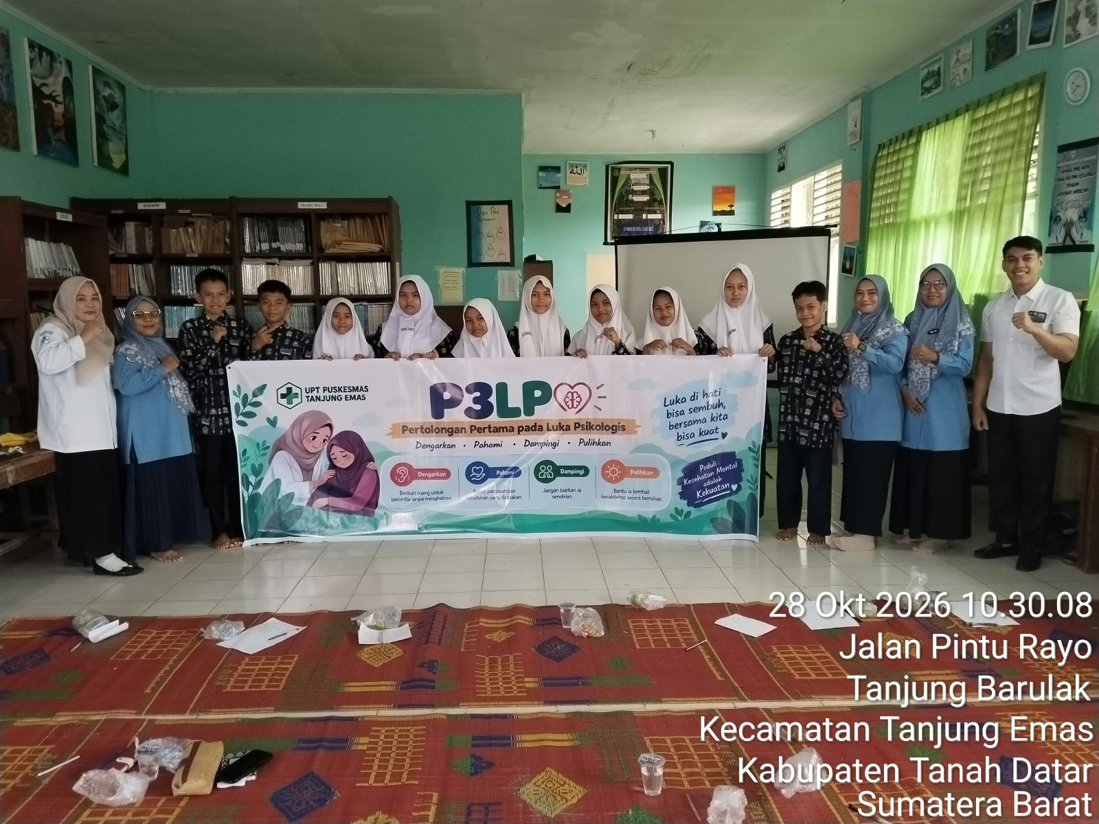 Berita Utama: Kepedulian Kesehatan Mental di Lingkungan Madrasah, Puskesmas Berikan Sosialisasi Pertolongan Pertama Luka Psikologis di MTsN 15 Tanah Datar