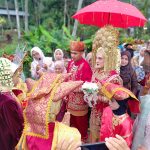 Aksi Memukau! Sanggar Seni MTsN 15 Tanah Datar Tampil Keren di Pesta Pernikahan Anak Nagari Tanjung Barulak
